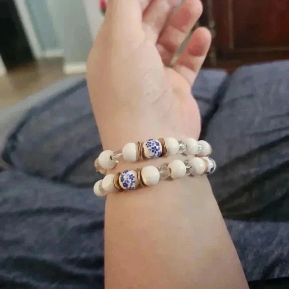 White and blue bead bracelets (3) stretchy - Picture 9 of 9